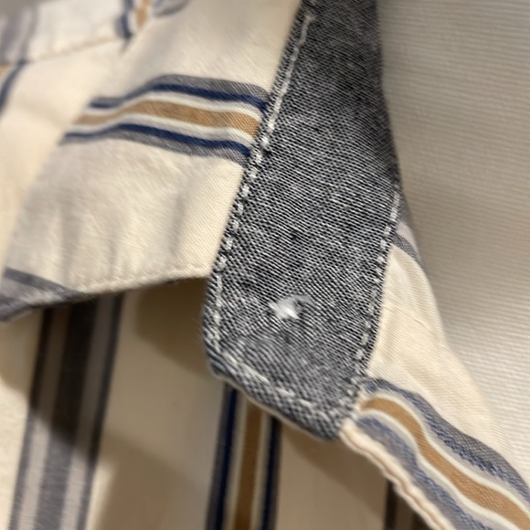 Volcom cotton button down in tan with vertical stripes. Size Youth 12Y /EU L. - Picture 4 of 10